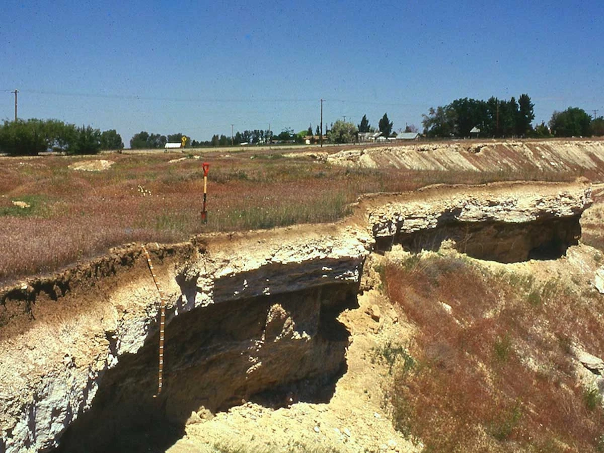 A photo showing aridisols in a duripan exposure in Ada Idaho