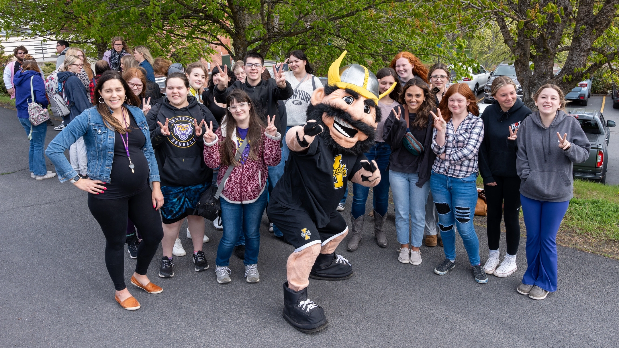 Photos of high schoolers attending an event held at the Niccolls building to showcase what the CALS program has to offer. This field trip included some activities, presentations, tours of the school and interactions with staff and current U of I students.