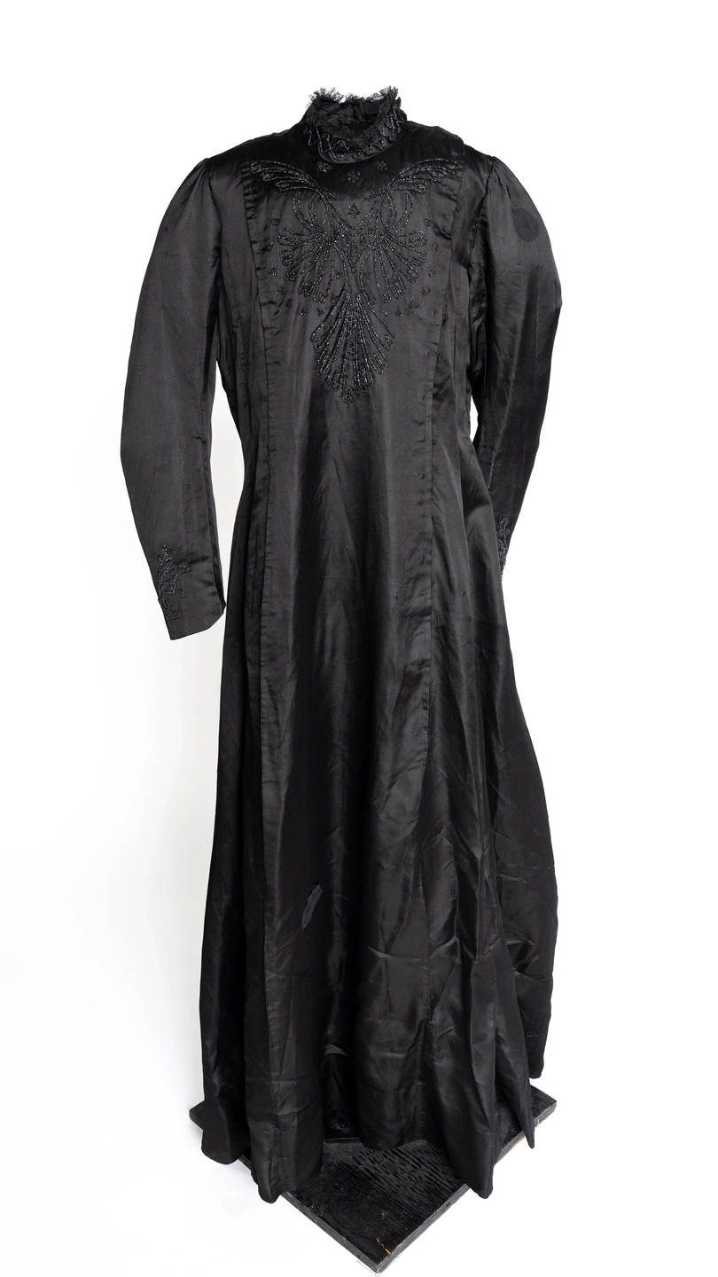 Leila Old Historic Costume Collection