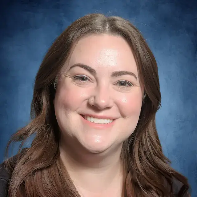 Portrait of Rhiannon Wright.