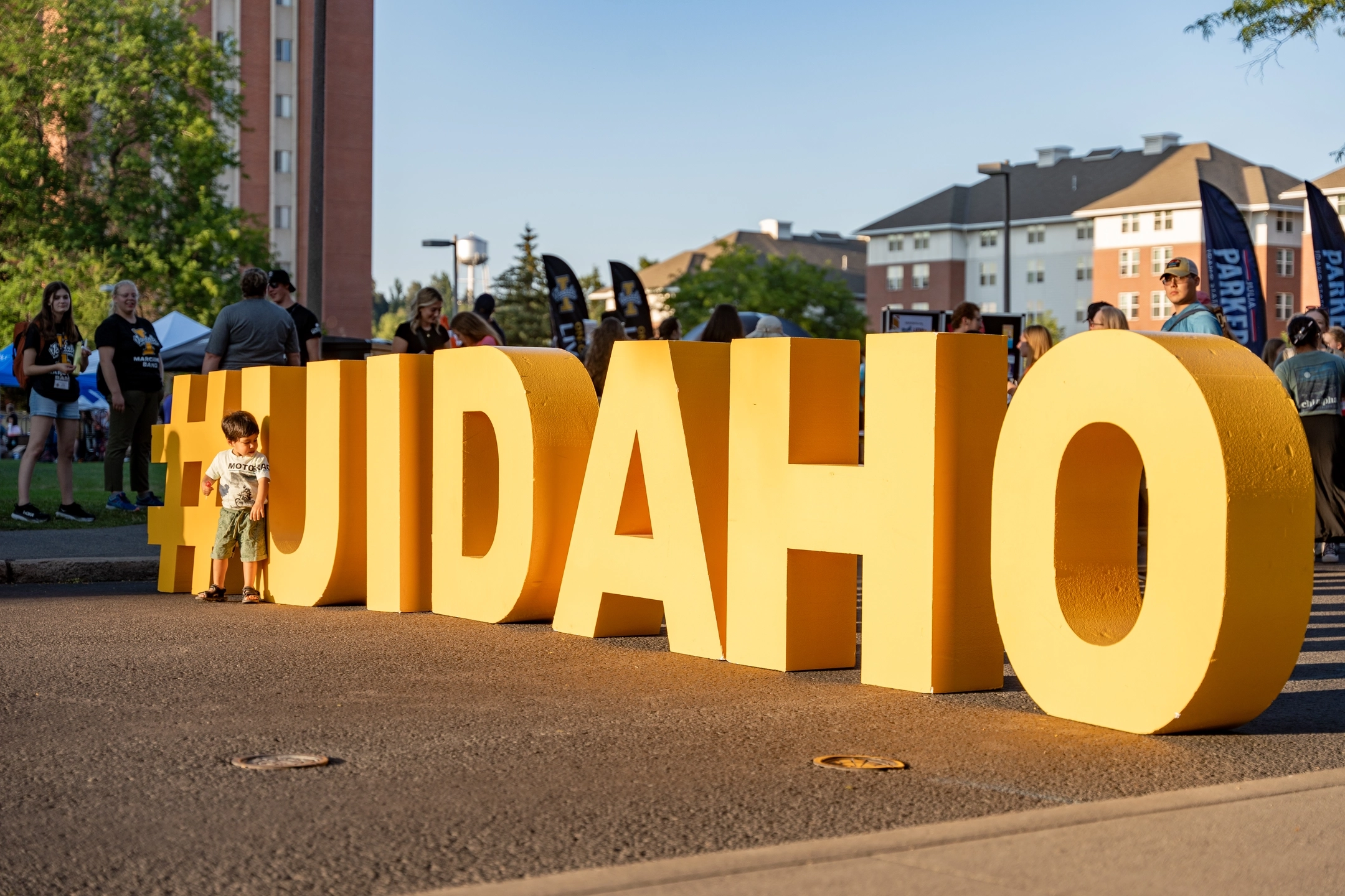 A giant 3D standing #UIDAHO sign