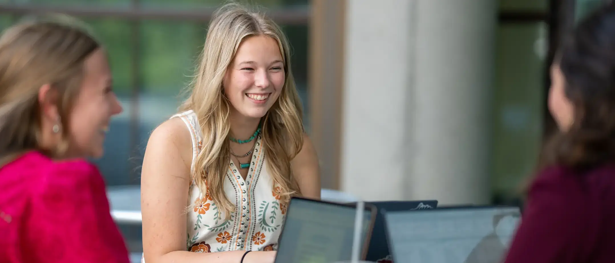 Campus scenes on the first day of classes of the 2025 fall semester.