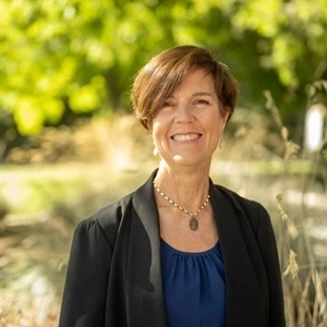 Portrait of Linda Jellum