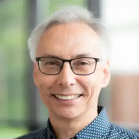 Stephan Flores headshot