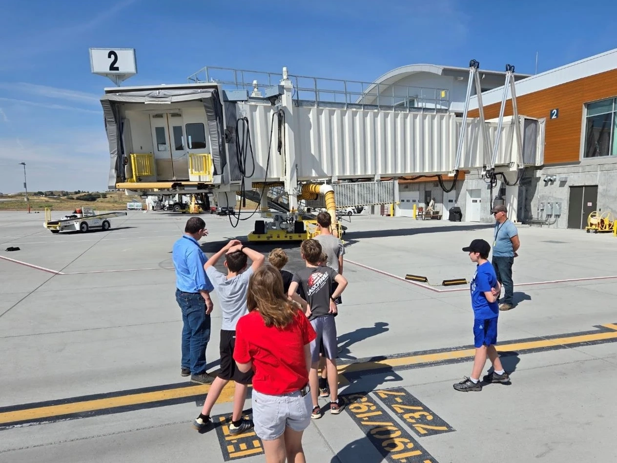 Children on tarmac looking at terminal