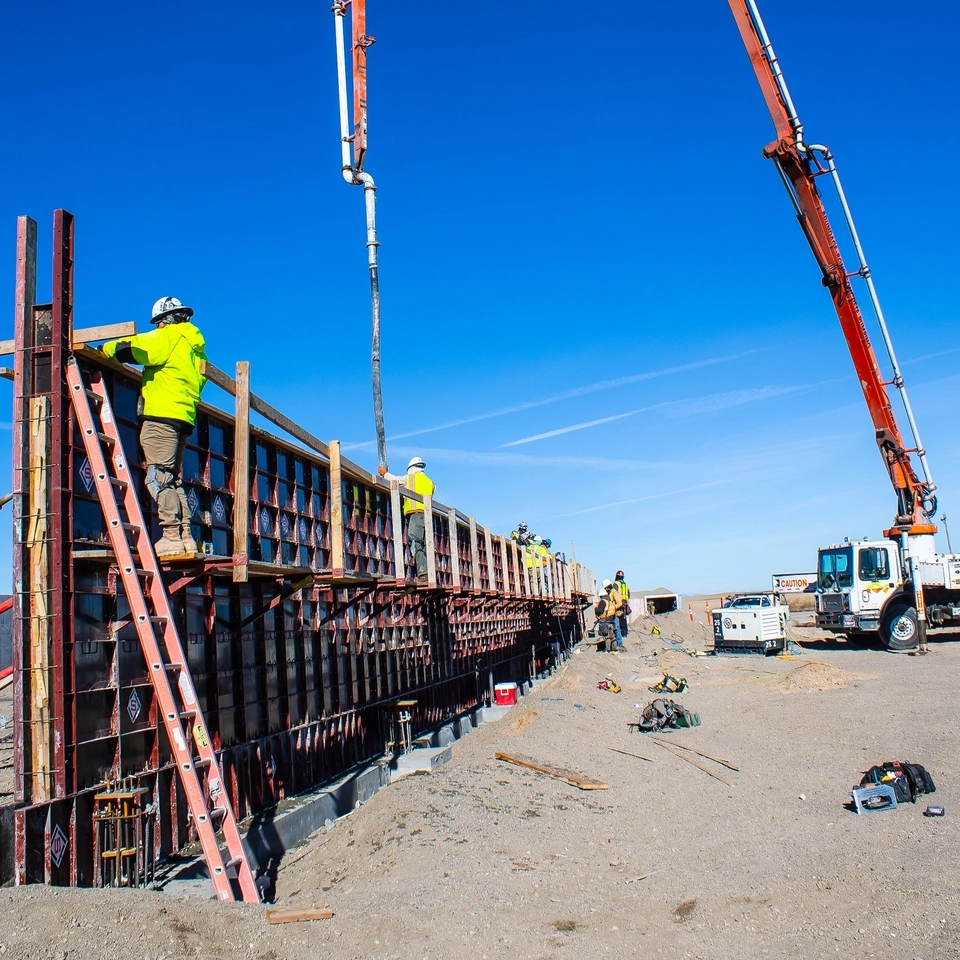 A crane placing a piece of material on the building 
