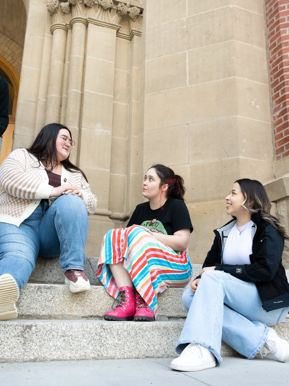 Student ambassadors for the Vandals Gateway Program with Academic meeting outdoors on the University of Idaho campus.