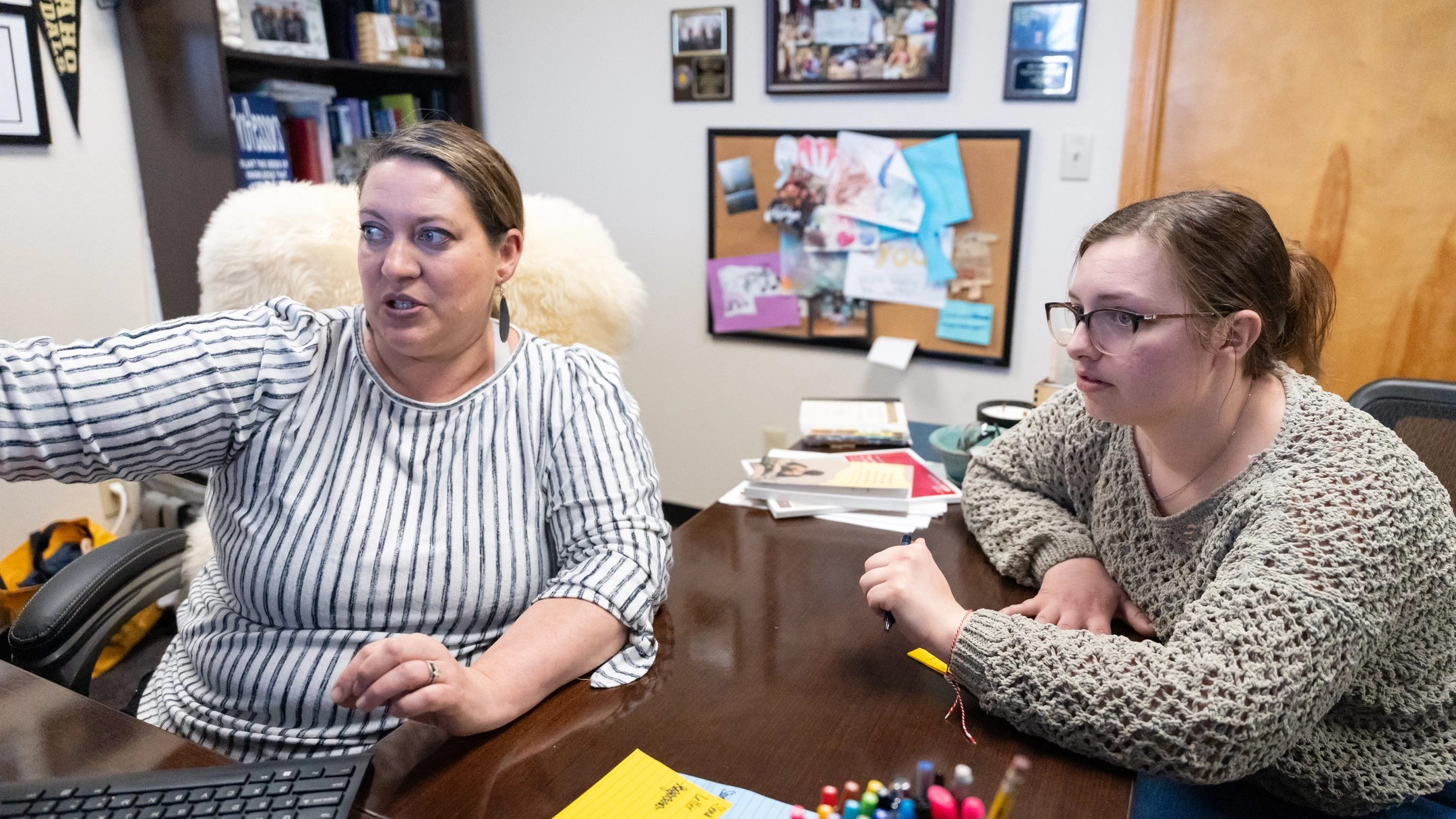 University of Idaho Student Hannah Ruth Pettyjohn works with advisor faculty Kasee smith in an office.
