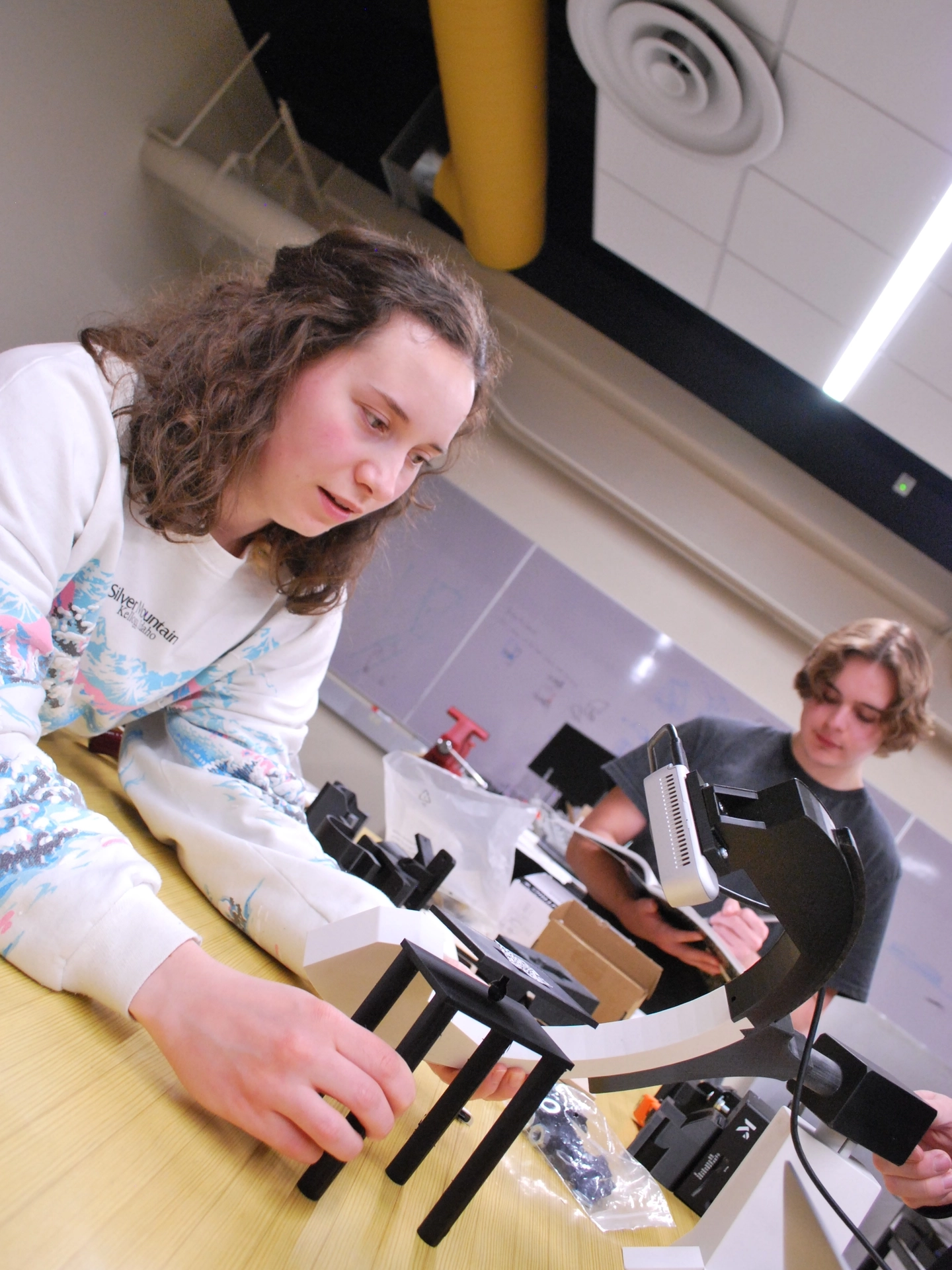 Students test their novel method to clearly identify C-arm placement during surgery.