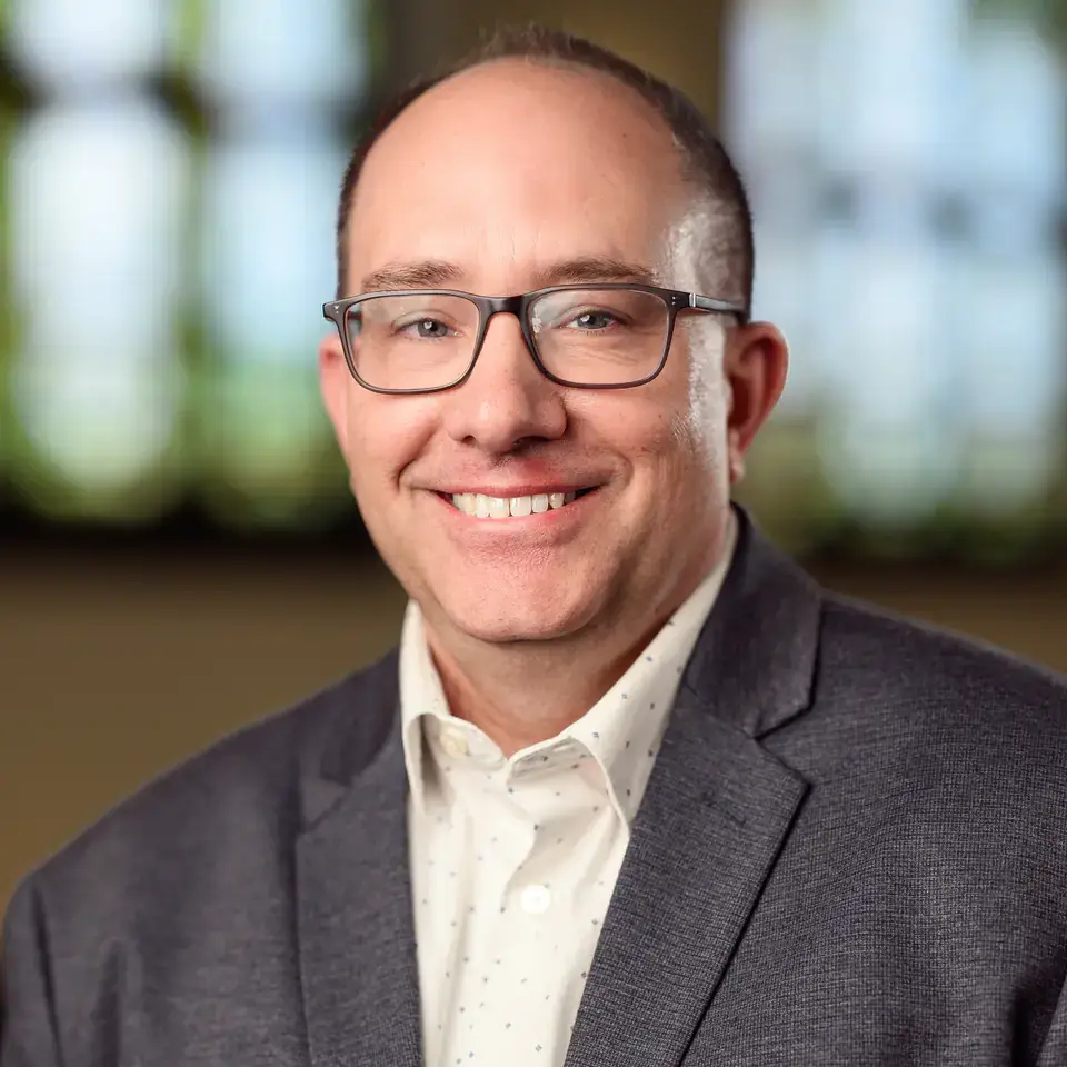 Portrait of Mark Thiele.