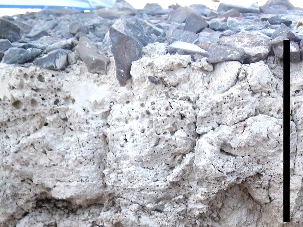 A photo showing aridisols of v horizon desert pavement
