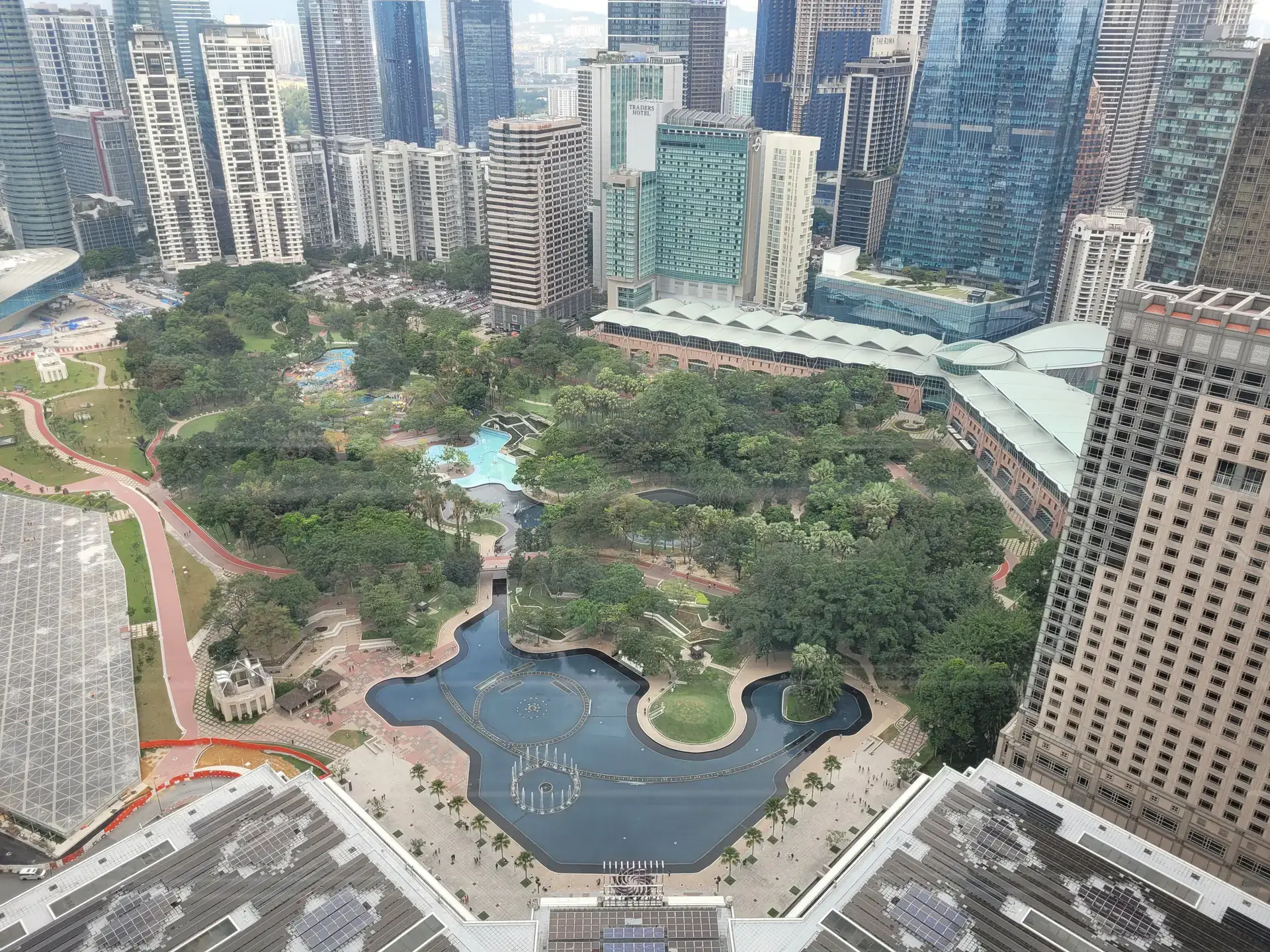 Arial photo of large metropolitan city with large park area in the middle.