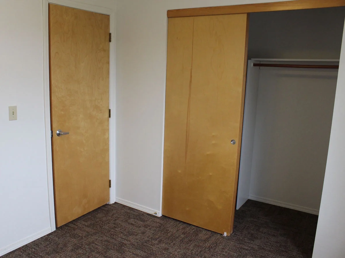 South Hill Vista closet