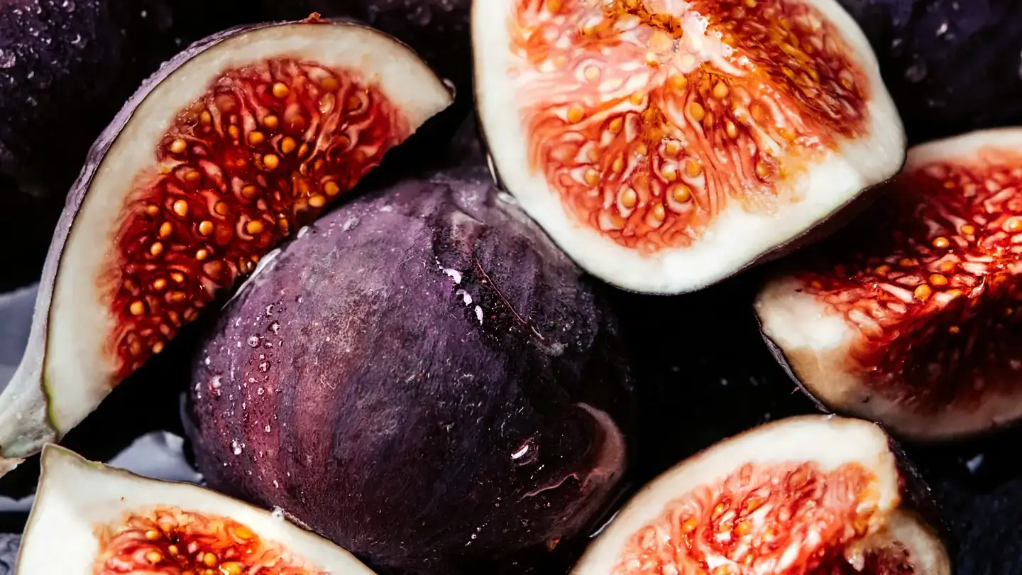 Landscapes and Gardens photos of figs and nuts