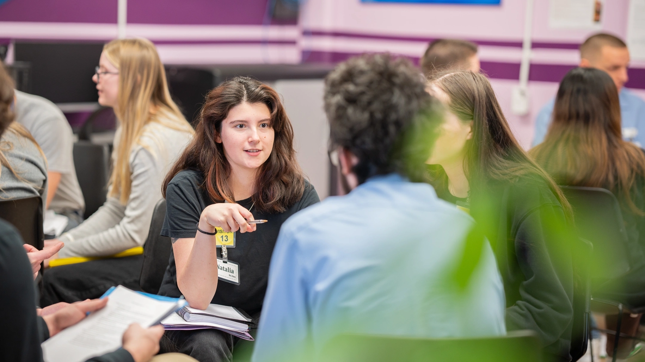 Incarcerated students and students from the Moscow campus have a classroom discussion