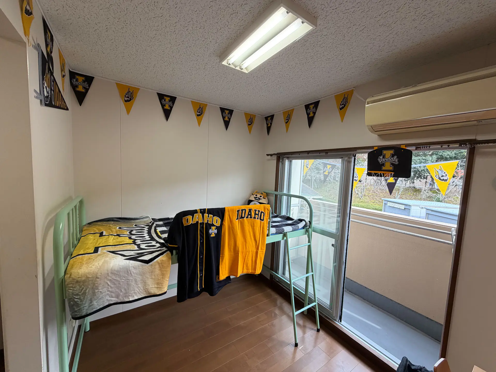 A Vandal's dorm room bed and balcony on HU campus.