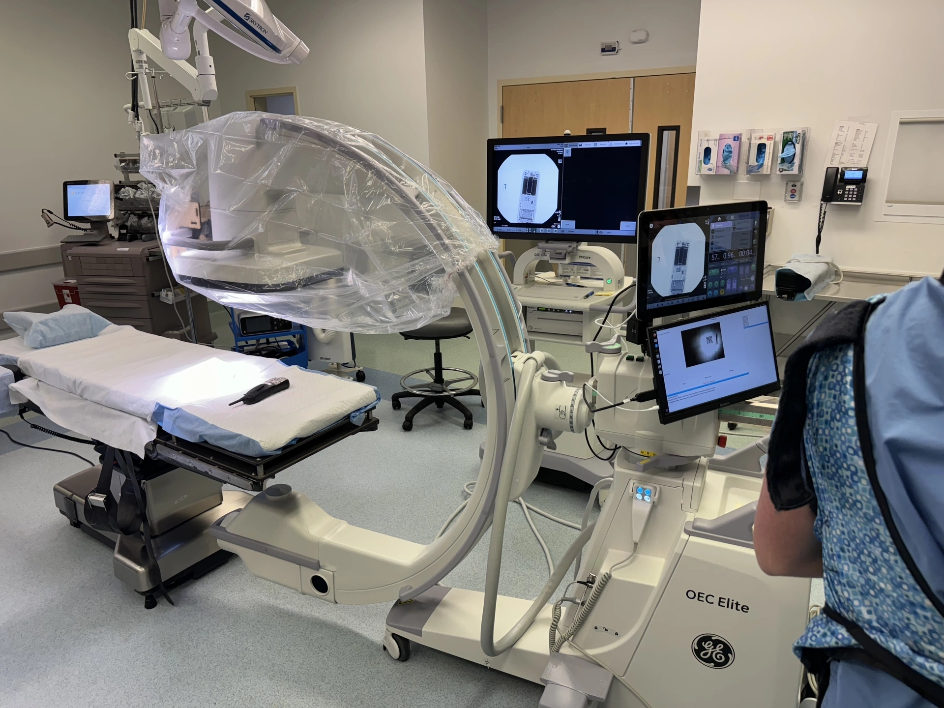 Students test their novel method to clearly identify C-arm placement during surgery.