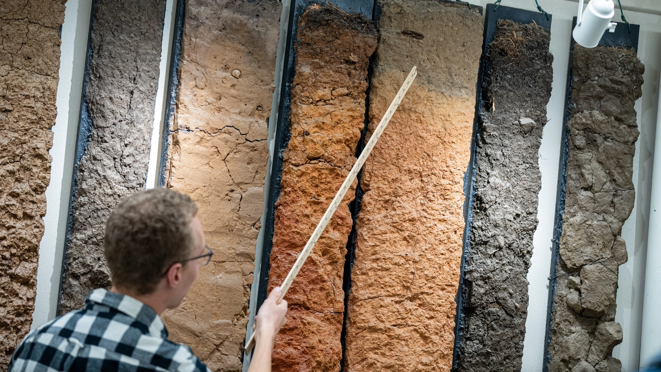 High school students learned about soil monoliths