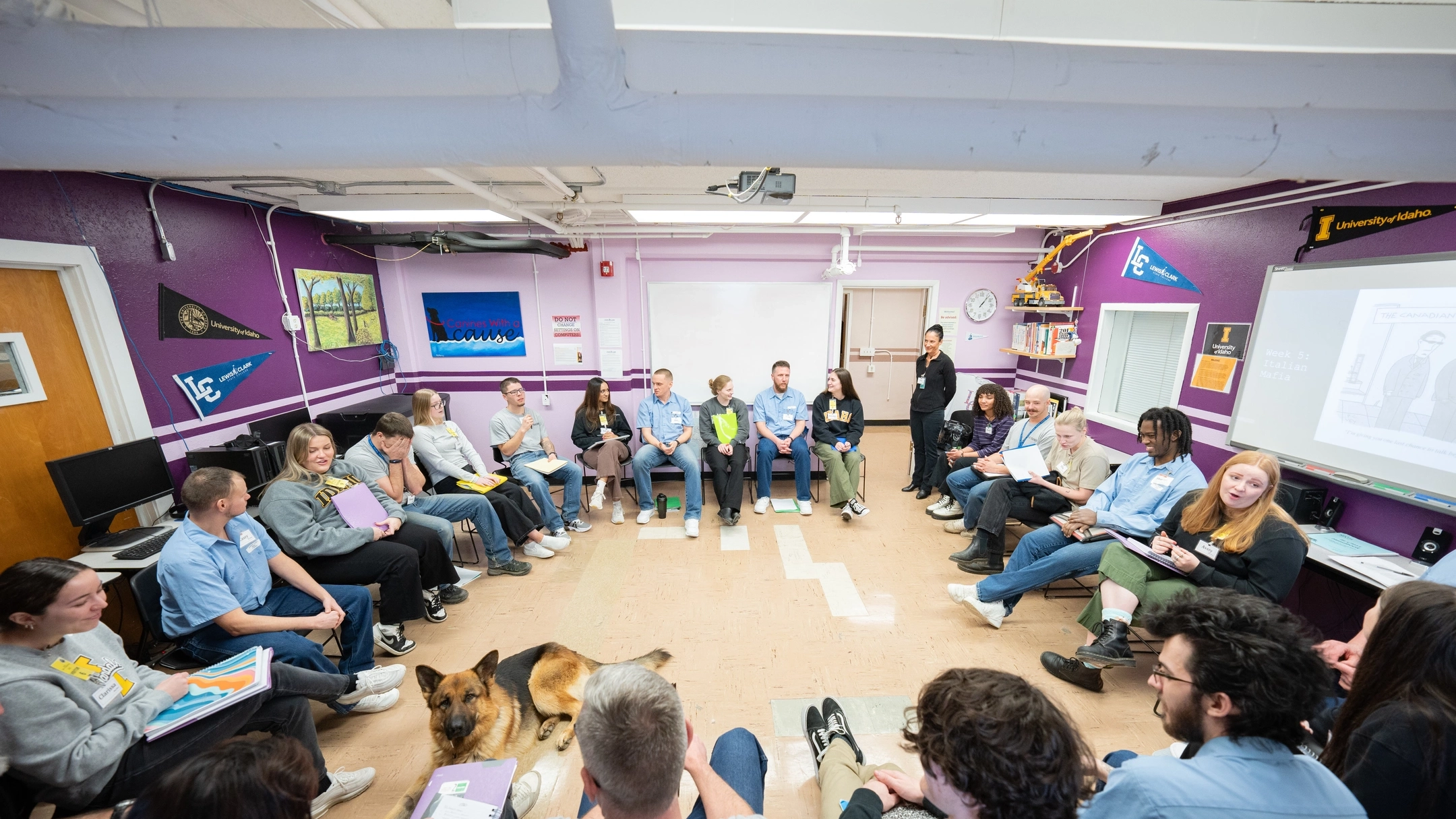 UIdaho students, incarcerated students, and UIdaho faculty sitting in a circle for a classroom discussion