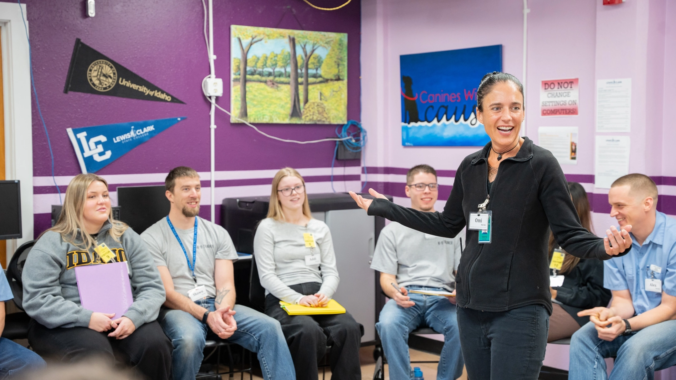 Faculty member giving a lecture to UIdaho and incarcerated students