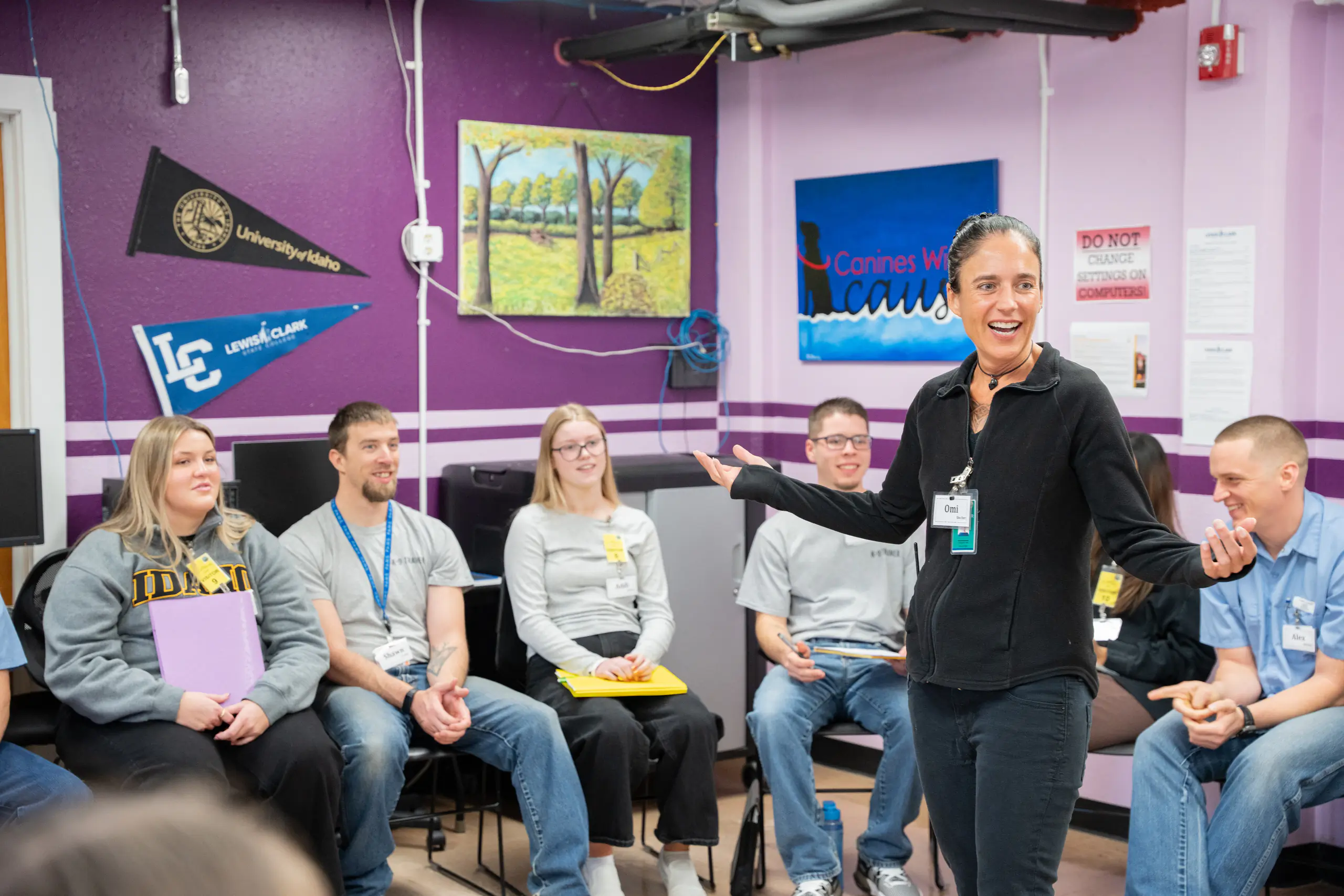 Faculty member giving a lecture to UIdaho and incarcerated students