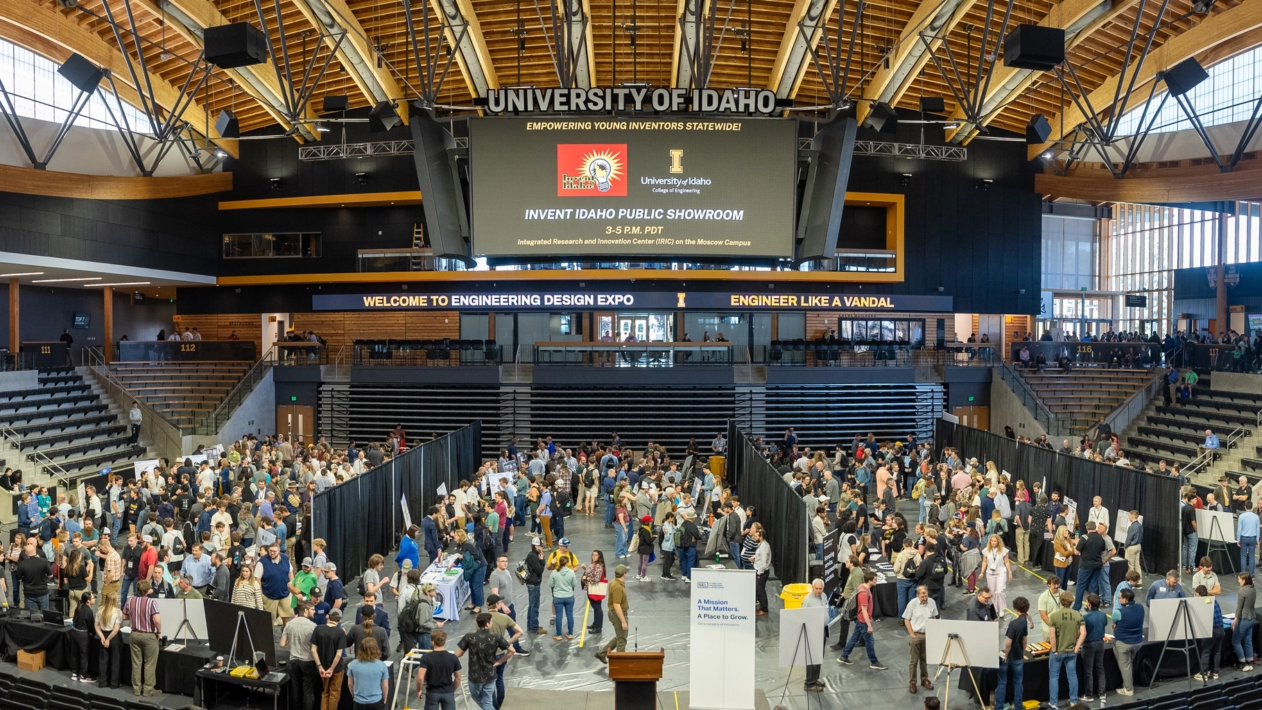 The annual Engineering Design EXPO is held on the Moscow campus April 24-25, 2025. EXPO is the longest-running student engineering and technological innovation showcase in the Pacific Northwest. The event welcomes K-12 and community college students, industry partners and community members to explore industry-sponsored
projects designed by current U of I students in the College of Engineering’s Interdisciplinary Capstone Design Program.