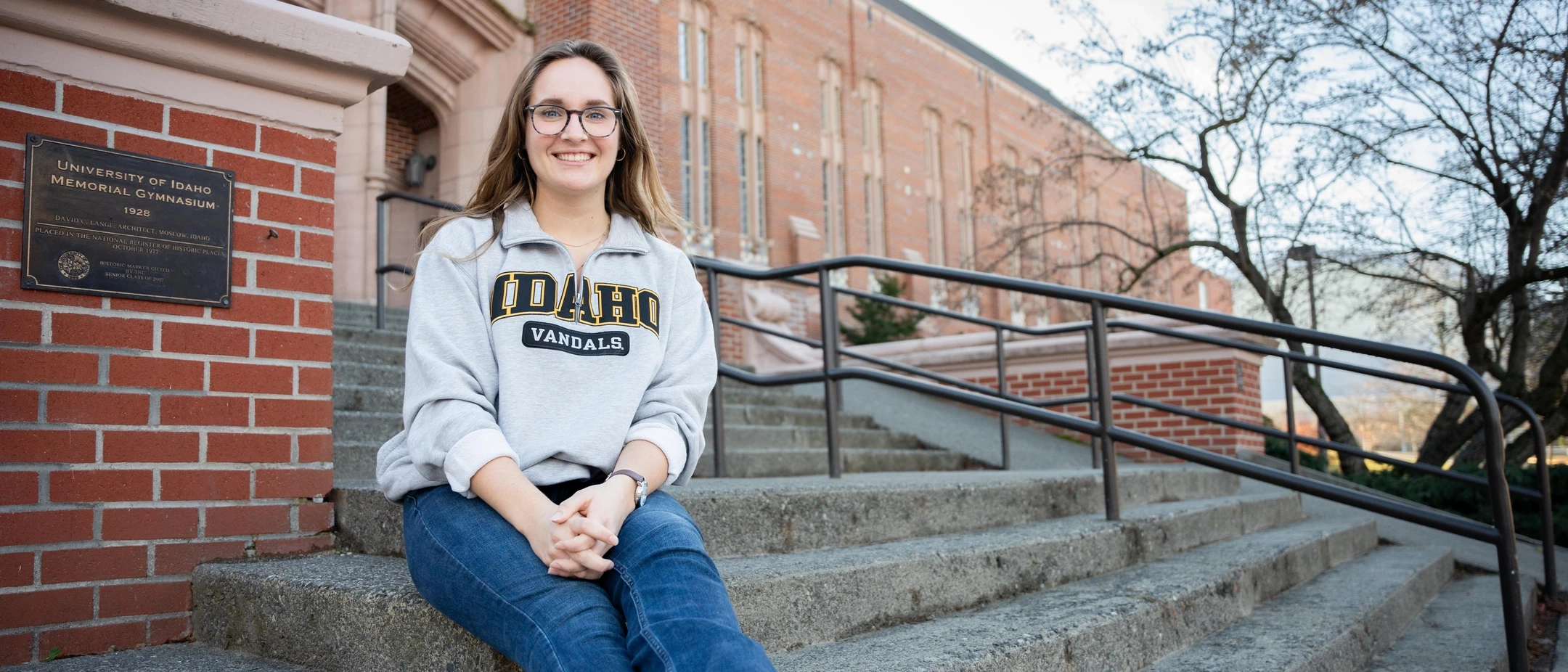 Jo Rodzinka sitting on steps in front of a U of I building