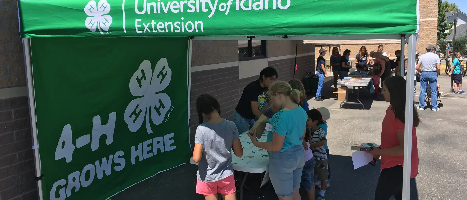 4-H Grows Here booth