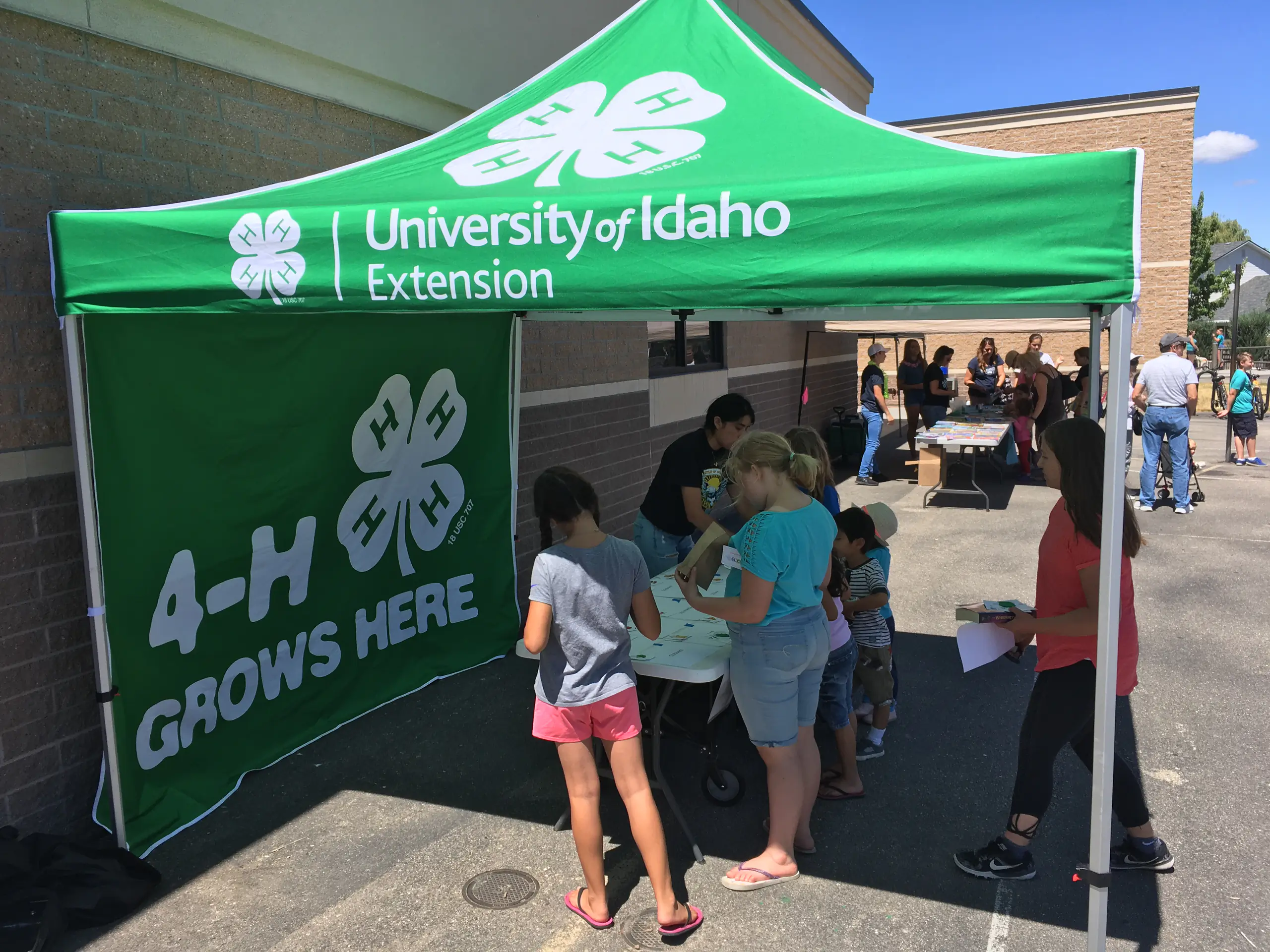 4-H Grows Here booth