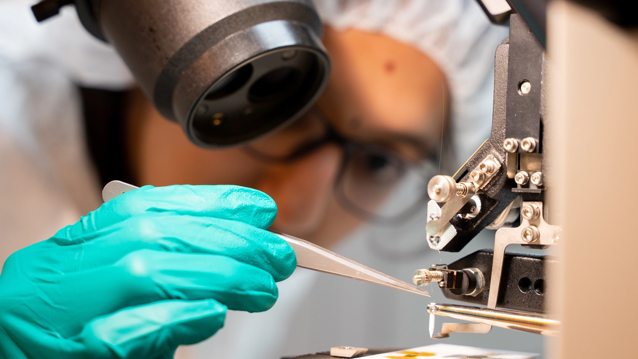 Srividya Raveendran uses semiconductor manufacturing equipment in the Next Generation Microelectronics Research Center at Ӱֱ.