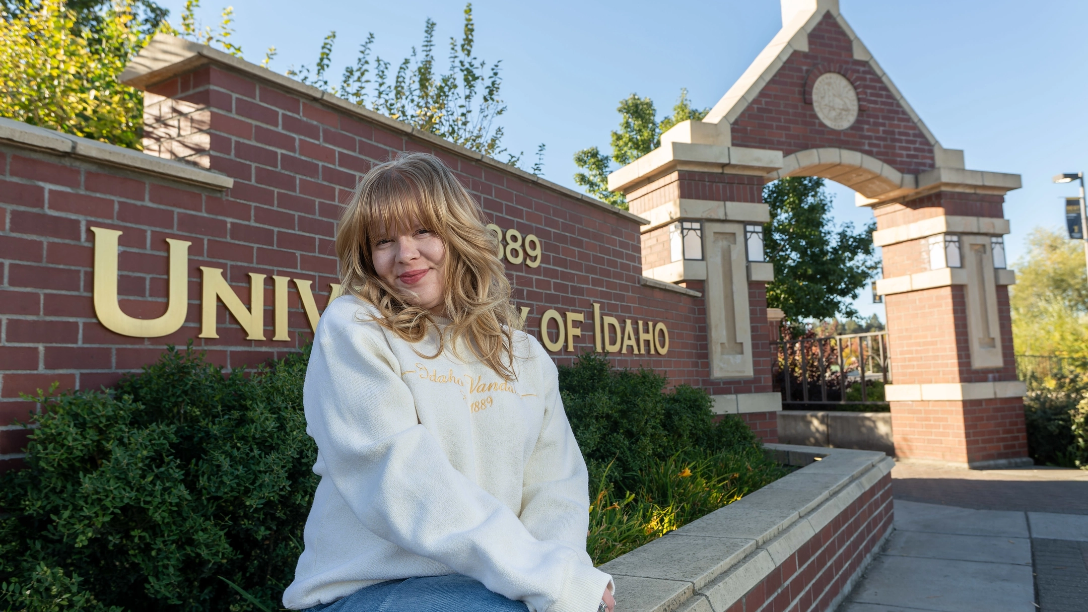 Jenna Partington sits in front of U of I entrance.